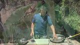 刘老九一家人田间劳作，回家后做一道酱香猪蹄，香糯可口回味无穷