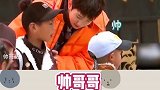 易烊千玺陈立农王源 00后爱豆被叫叔叔，当场石化了！今天是“千玺叔叔”的生日，要幸福快乐鸭娱乐镜技场