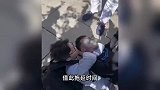 “不是第一次被偷了”，小伙西班牙遇小偷当场锁喉制服！本人发声