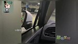 那些猝不及防的操作，美少妇穿包臀紧身裙逛街，这也太哇塞了