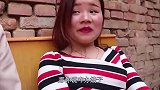 兄弟2人打拼成董事长回乡，到家却发现妈妈在家跪着按摩，怒了