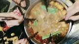 同样都是学医的吃火锅，怎么我们这和闹着玩一样，感觉不对劲啊