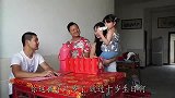 三江锅：二货办喜宴请憨头收份子钱，结果收到欠条入不敷出