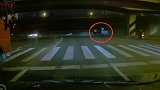 警方通报无锡高架坍塌：桥下3车被压