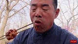 5个羊腰5个羊宝，食叔做羊肉烤串，一口下去直冒油，真香啊