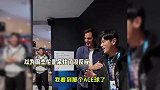 周杰伦网球赛一轮游后被费德勒贴脸开大，本人苦笑回应：明年再说吧