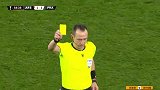第59分钟法兰克福球员亚伯拉罕黄牌