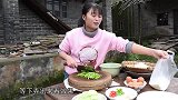 丫丫做鸡蛋煎豆腐，窍门到底在哪里，好吃到饭都不够吃，看饿了