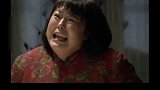 大过年的，泼妇跑女子家里闹事，把饭菜弄一地，丈夫怒了！