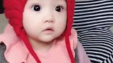 萌娃在看什么呢，眼神好呆萌呀