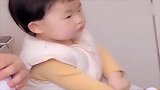 爸爸就这样抱着别家孩子入睡了，肉肉：我真的是太难了
