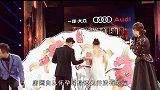 准妈妈唐嫣最新状态曝光，戴黑框眼镜化淡妆卖萌状态好
