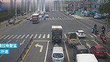 消防车出警遇堵车，122为119开道近十公里