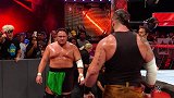 WWE-18年-经典时刻：罗门大战搓澡工双双力竭 此时人间怪兽突然杀出-精华