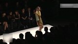 时尚走秀：模特时装走秀，萝莉般的面容下，是魔鬼般的身躯