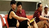 中国篮球-李春江广厦首秀失利场边指点队员发飙-新闻