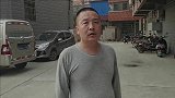 八哥去帮母亲修电视，问及孙女的情况，八哥露出了甜蜜的笑容