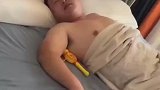 妈妈让爸爸带娃回来后惊呆了