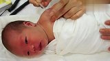 新生儿宝宝的第一针，哇哇大哭好委屈！
