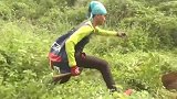 小伙上山察看陷阱，这回收获真不小，厉害了