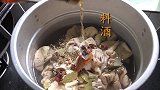 4斤肥肠1斤米，小厨做个尖椒炒肥肠，香辣有嚼劲，猛吃真过瘾