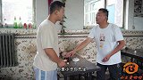 兄弟俩饭店点菜互相抬杠，结果饭没上就集体晕倒，吹牛还需谨慎