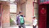 好人好报！老人捡个孩子照顾几个月，失主来找她一席话说到心坎里