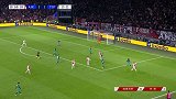 第69分钟阿贾克斯球员马兹拉维射门