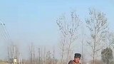 女子带姑姑回家路遇奶奶，假装问路未被认出
