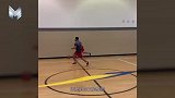 1米8白人完成罚球线大风车扣篮！这逆天弹跳比拉文更强