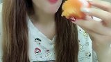 吃冰冻柿子，口感绵绵的