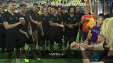 西甲-1718赛季-我们爱足球!皇马训练之余苦练手语 C罗送孩子暖心微笑-专题