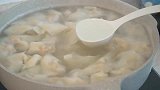 今天的早餐我做了虾肉馄饨，天凉了，热乎乎来一碗，真香！