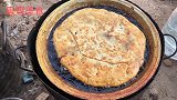 美食菏泽：实拍农村大集最彪悍的做法三口大锅一起烧9元一斤壮饼