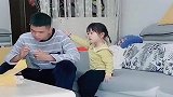妹妹被妈妈打屁股了，下一秒，立马去找哥哥撑腰