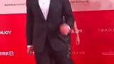 胡歌肯定经常跟大妈们一起跳广场舞