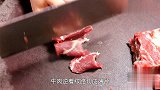 模仿“厨师长王刚”做的“葱爆牛肉”的家常做法，牛肉嫩滑葱香浓