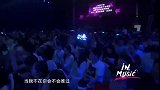 袁娅维正唱着《说散就散》，音乐突然停止，镇定自若，实力唱完！