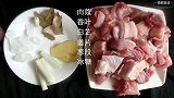 用它炖出来的「红烧肉」最好吃，色泽红亮味道香，原谅我看饿了