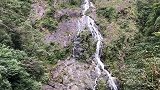 武功山的一个小瀑布，涓涓细流，小巧玲珑