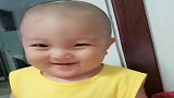 姐姐放学回家，弟弟看到姐姐这个反应，我生的是什么玩意