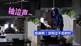 女白领加班到深夜，桌前独自崩溃痛哭 外卖小哥这个举动暖哭了