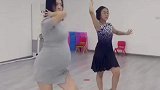 女老师临产前仍坚持给学生们上舞蹈课