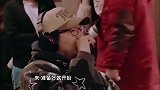 难怪朴灿烈一眼看中袁雨萱，这逆天长腿，太吸人眼球了！