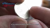 一枚2块钱的硬币能干嘛？老外融化后重新锻造，自制炫酷花瓣戒指