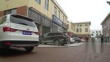 小伙羞辱保安，结果被女董事长打脸，真是大快人心
