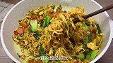 泡面的新吃法—咖喱炒面，吃过一次念念不忘？