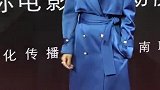 他是中性人嘛