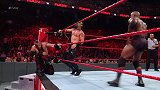 WWE-18年-RAW第1318期：二对一强弱不等赛 莱斯利VS天神双煞集锦-精华