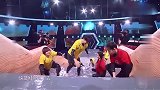 贾玲玩游戏摔倒，把沈腾撞飞两次，现场搞笑不断
